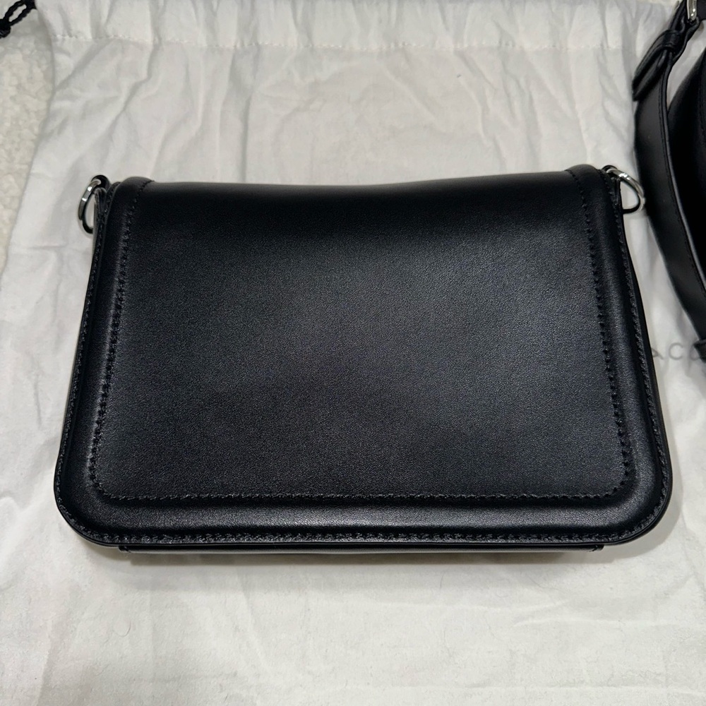 Marc Jacobs Elegant Black Crossbody Bag - Picture 7 of 12